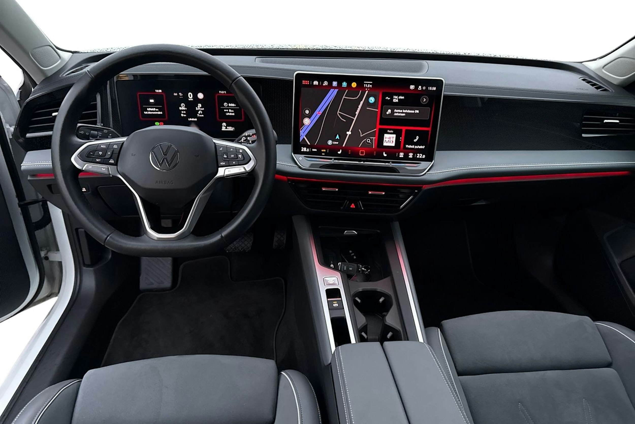 valkoinen Volkswagen Passat 2024 kuva 9.