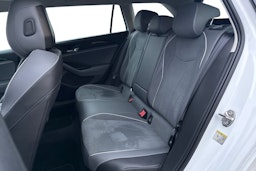 valkoinen Volkswagen Passat 2024 kuva 10.