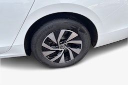 valkoinen Volkswagen Passat 2024 kuva 11.