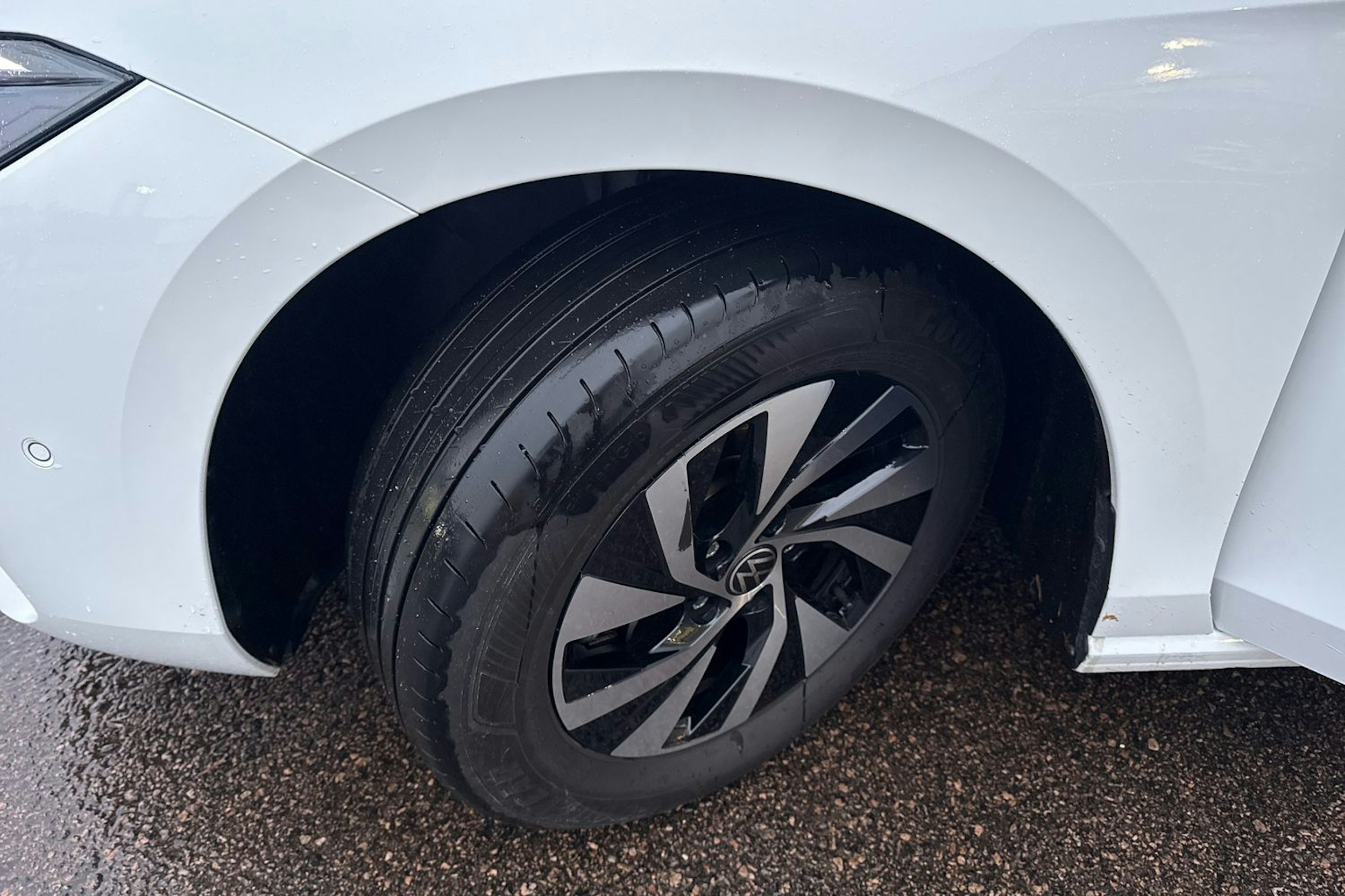 valkoinen Volkswagen Passat 2024 kuva 13.