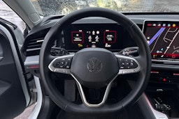 valkoinen Volkswagen Passat 2024 kuva 14.