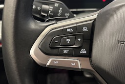 valkoinen Volkswagen Passat 2024 kuva 15.