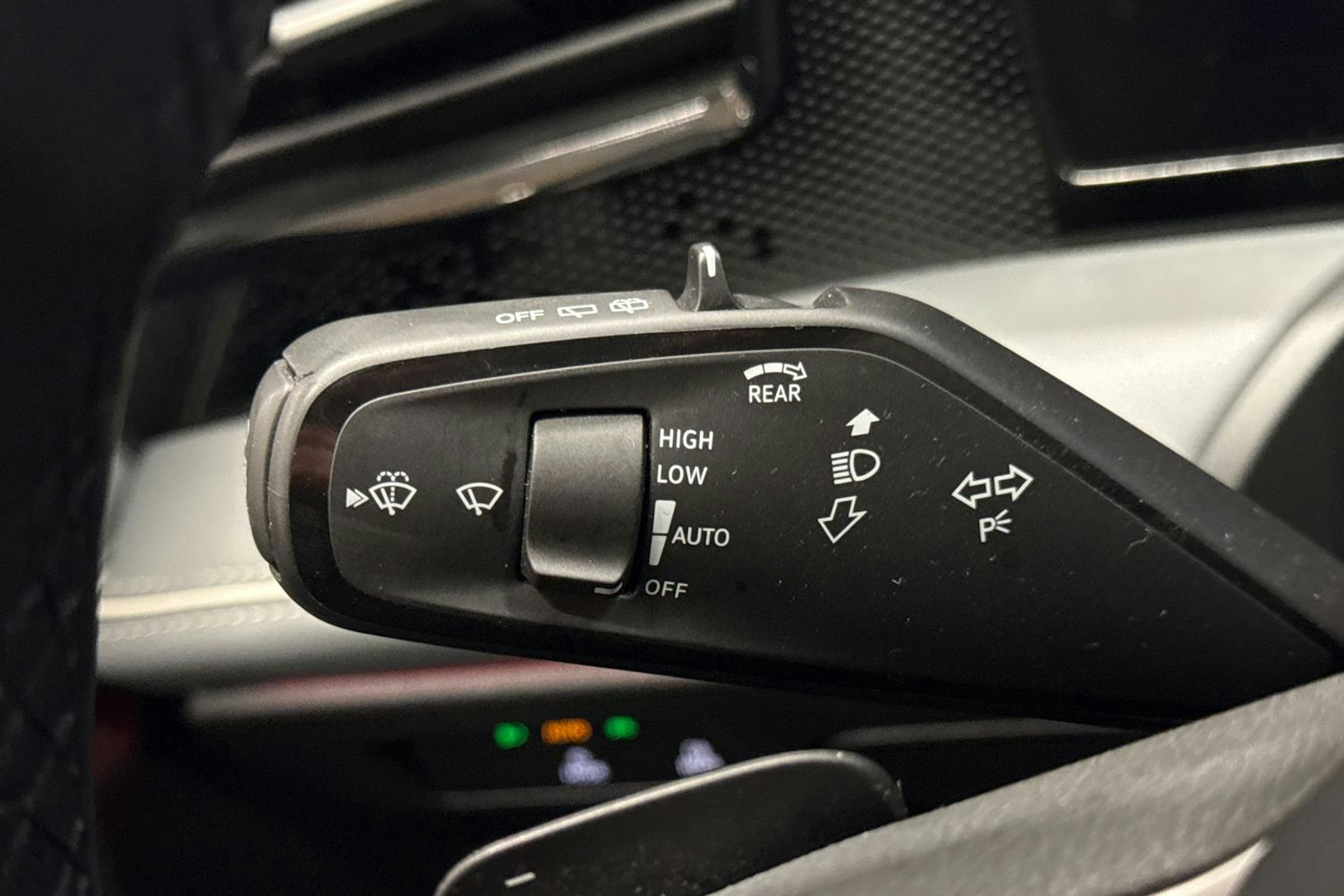 valkoinen Volkswagen Passat 2024 kuva 17.