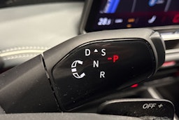 valkoinen Volkswagen Passat 2024 kuva 18.