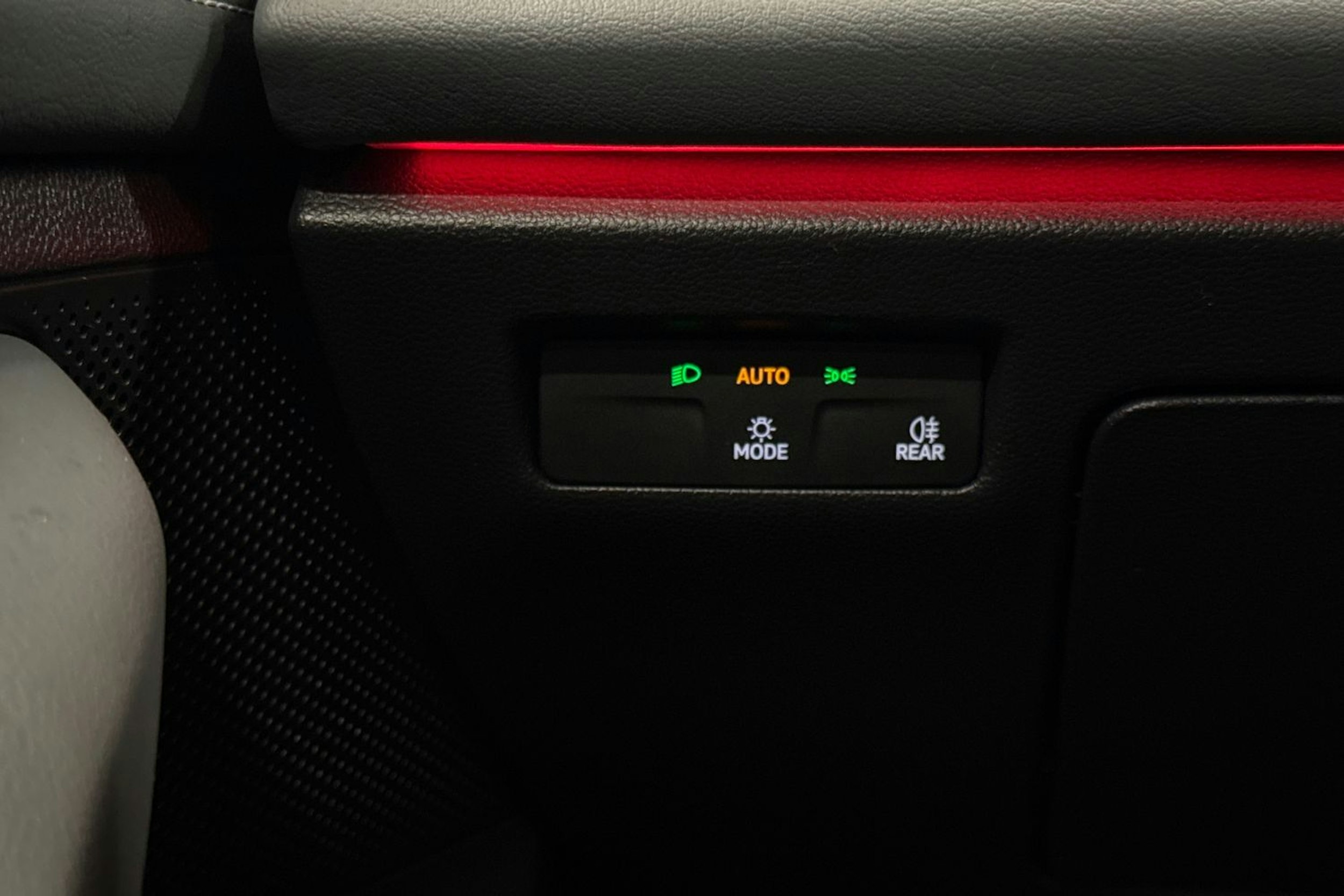 valkoinen Volkswagen Passat 2024 kuva 19.