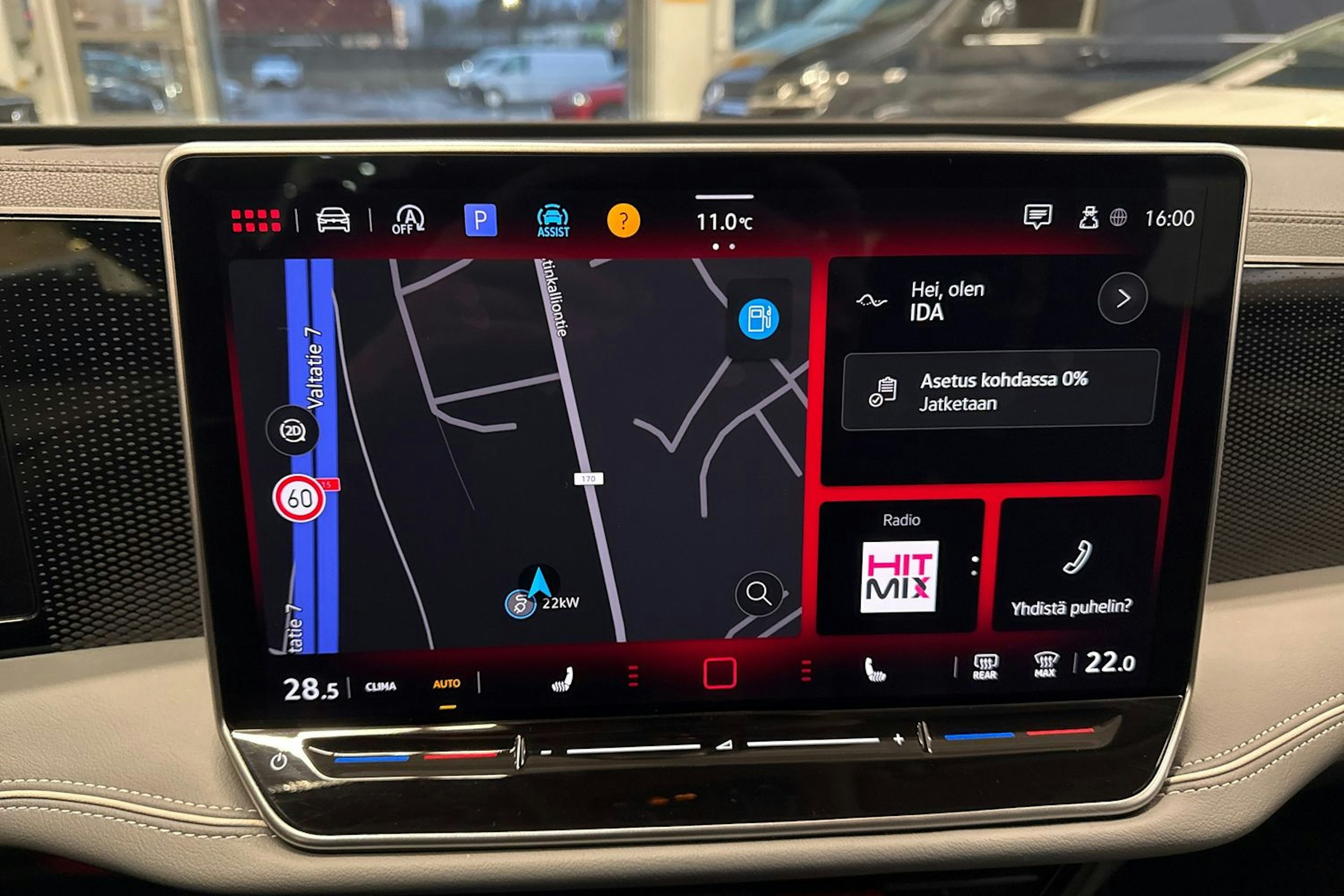 valkoinen Volkswagen Passat 2024 kuva 20.