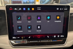 valkoinen Volkswagen Passat 2024 kuva 22.