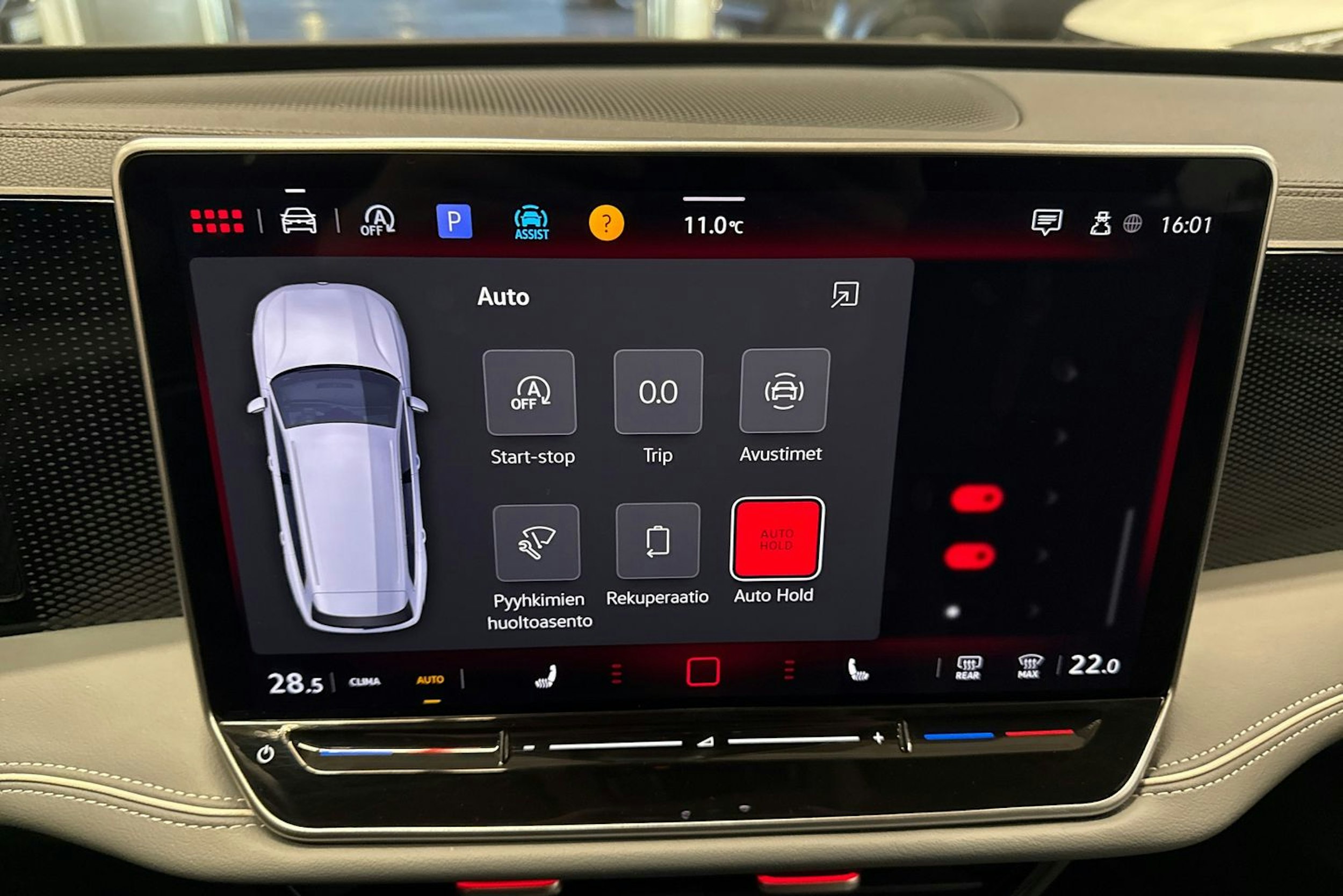 valkoinen Volkswagen Passat 2024 kuva 25.