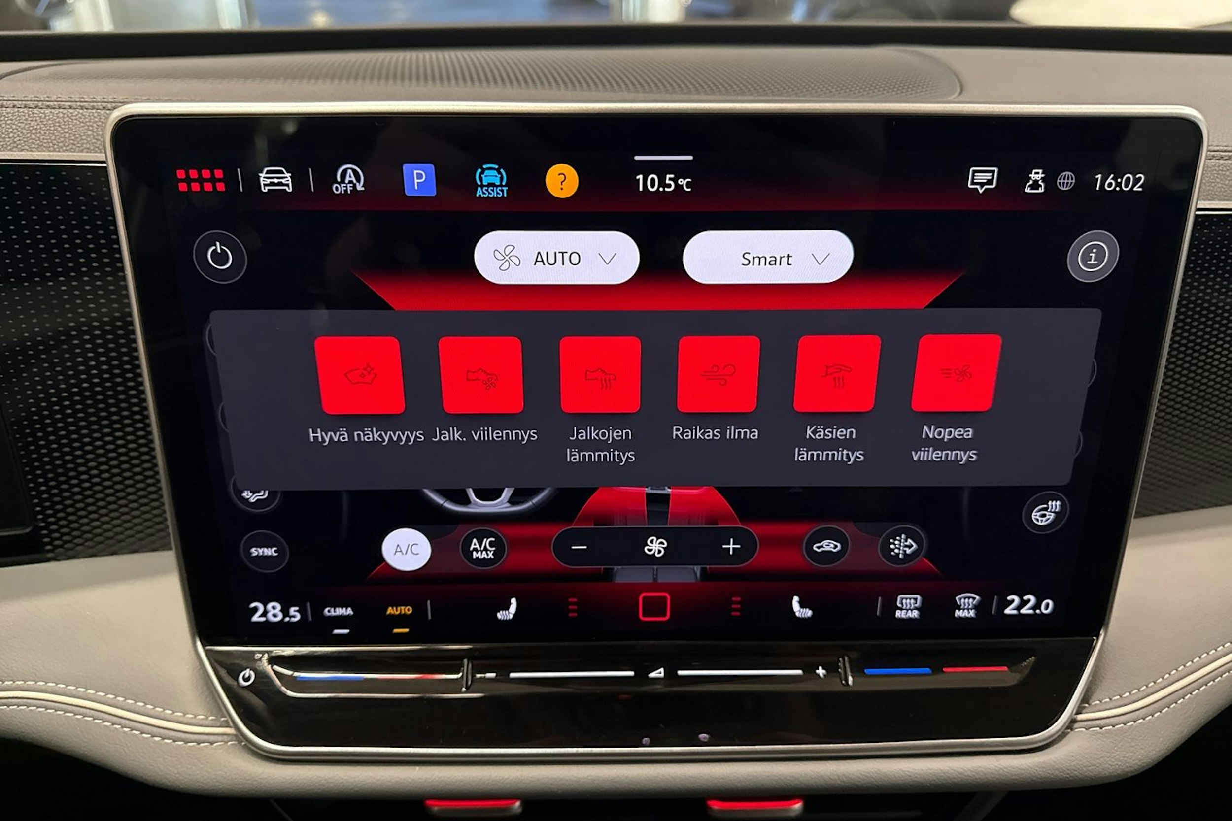 valkoinen Volkswagen Passat 2024 kuva 30.