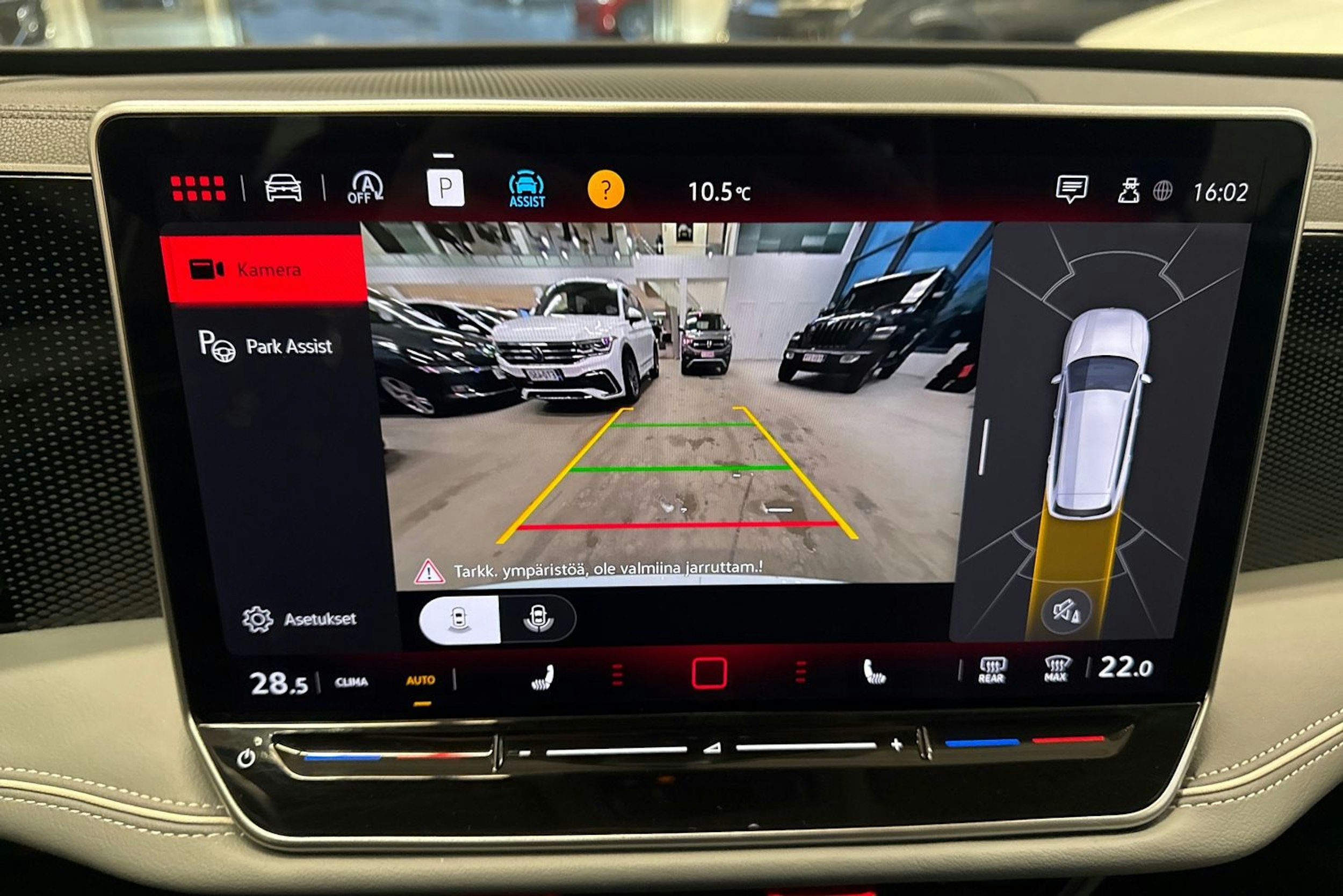 valkoinen Volkswagen Passat 2024 kuva 31.