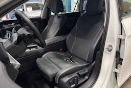 valkoinen Volkswagen Passat 2024 kuva 34.