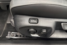 valkoinen Volkswagen Passat 2024 kuva 35.