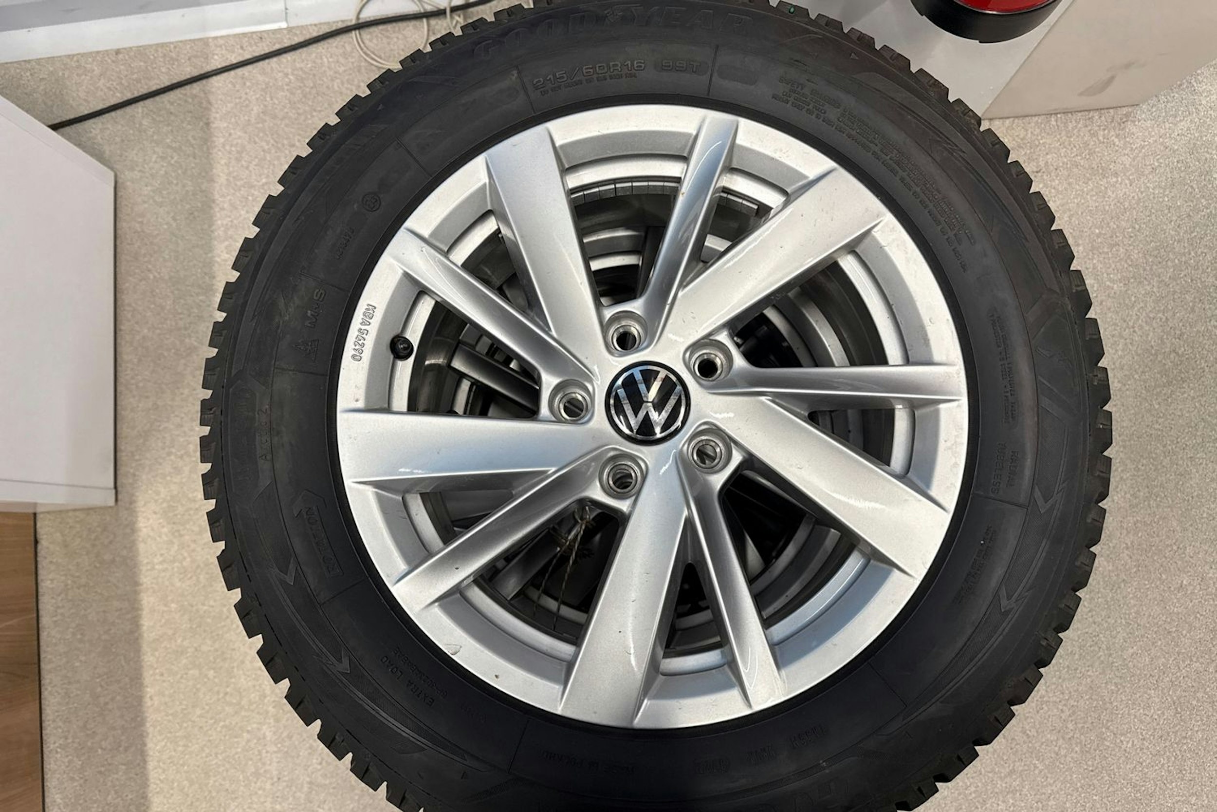 valkoinen Volkswagen Passat 2024 kuva 38.