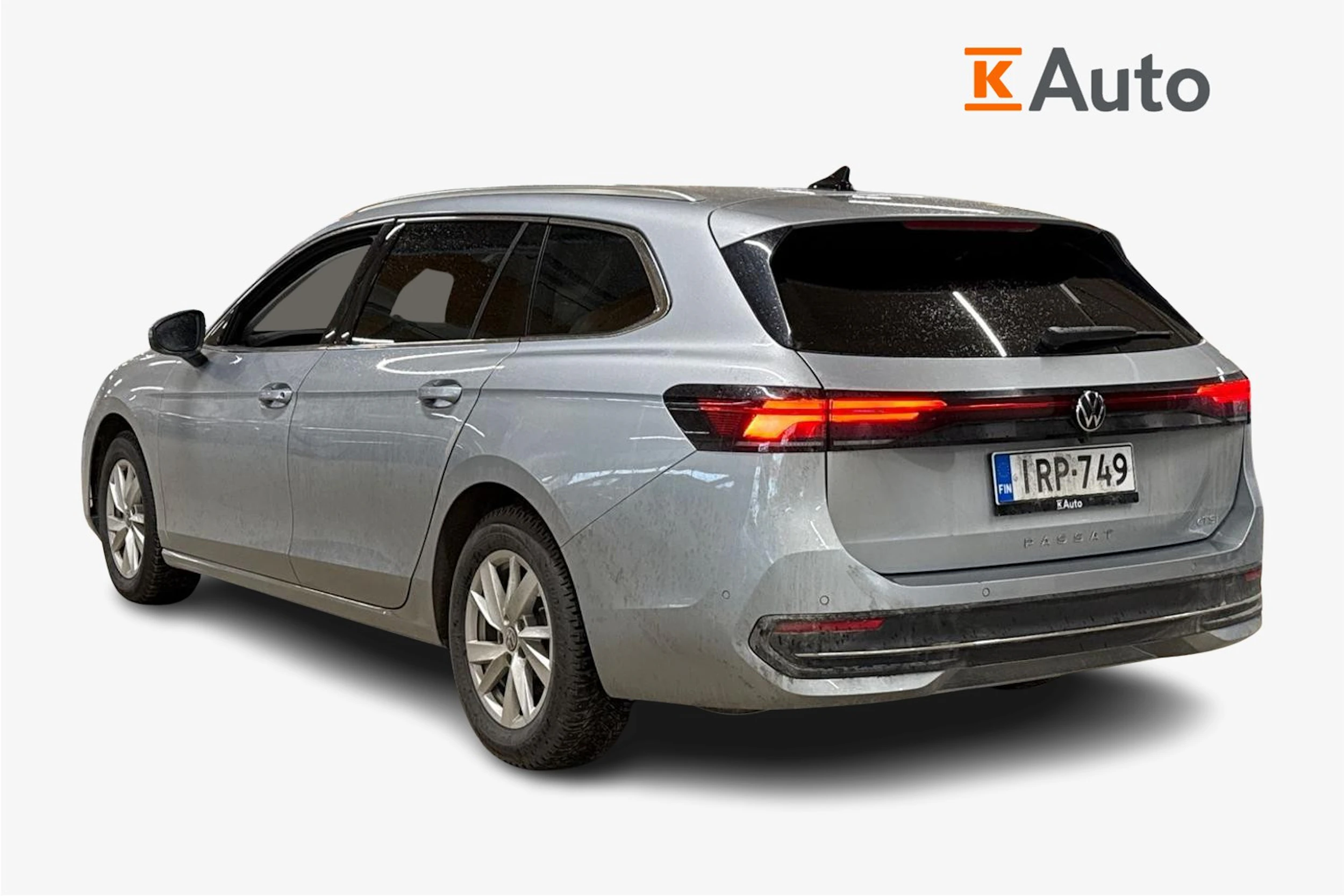 harmaa Volkswagen Passat 2024 kuva 2.