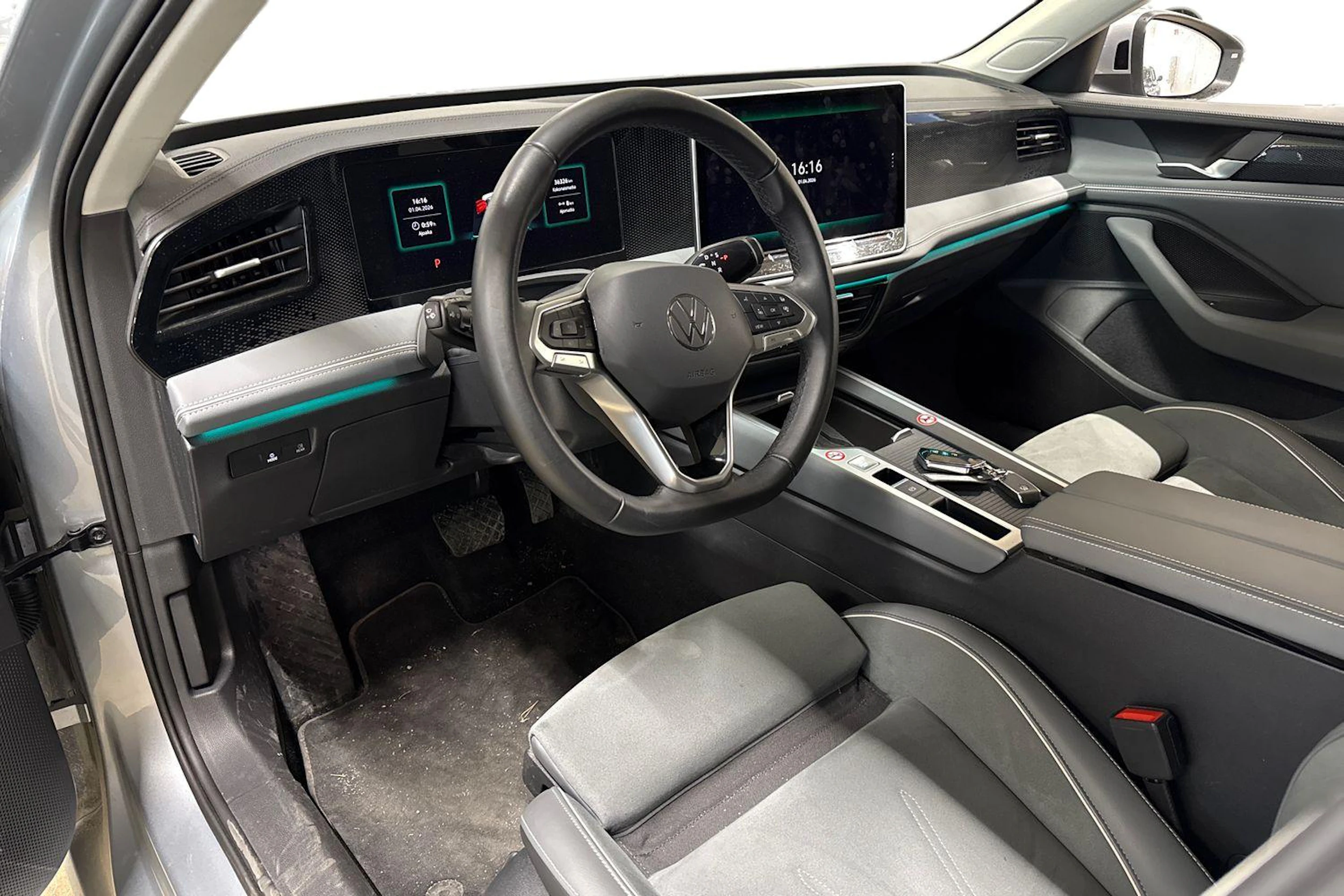 harmaa Volkswagen Passat 2024 kuva 3.