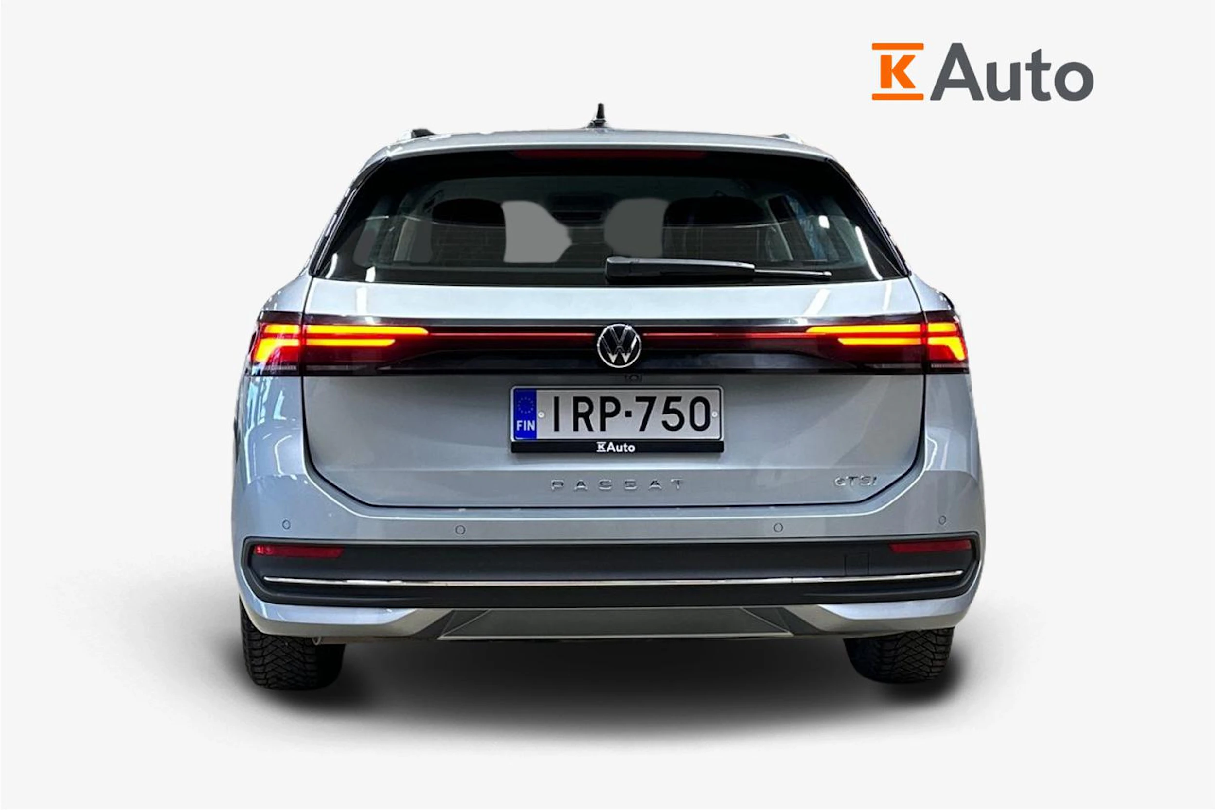 harmaa Volkswagen Passat 2024 kuva 3.