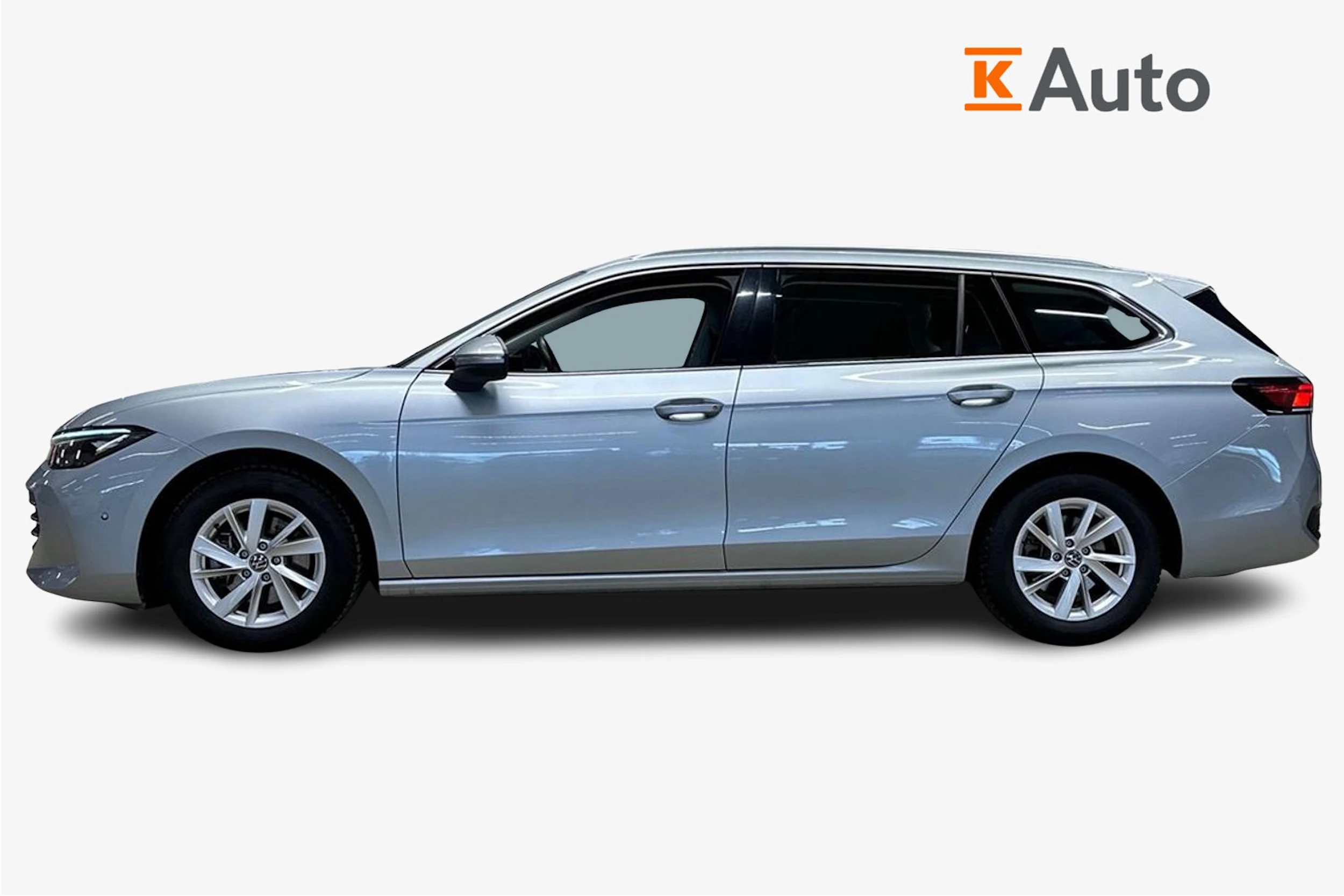 harmaa Volkswagen Passat 2024 kuva 5.