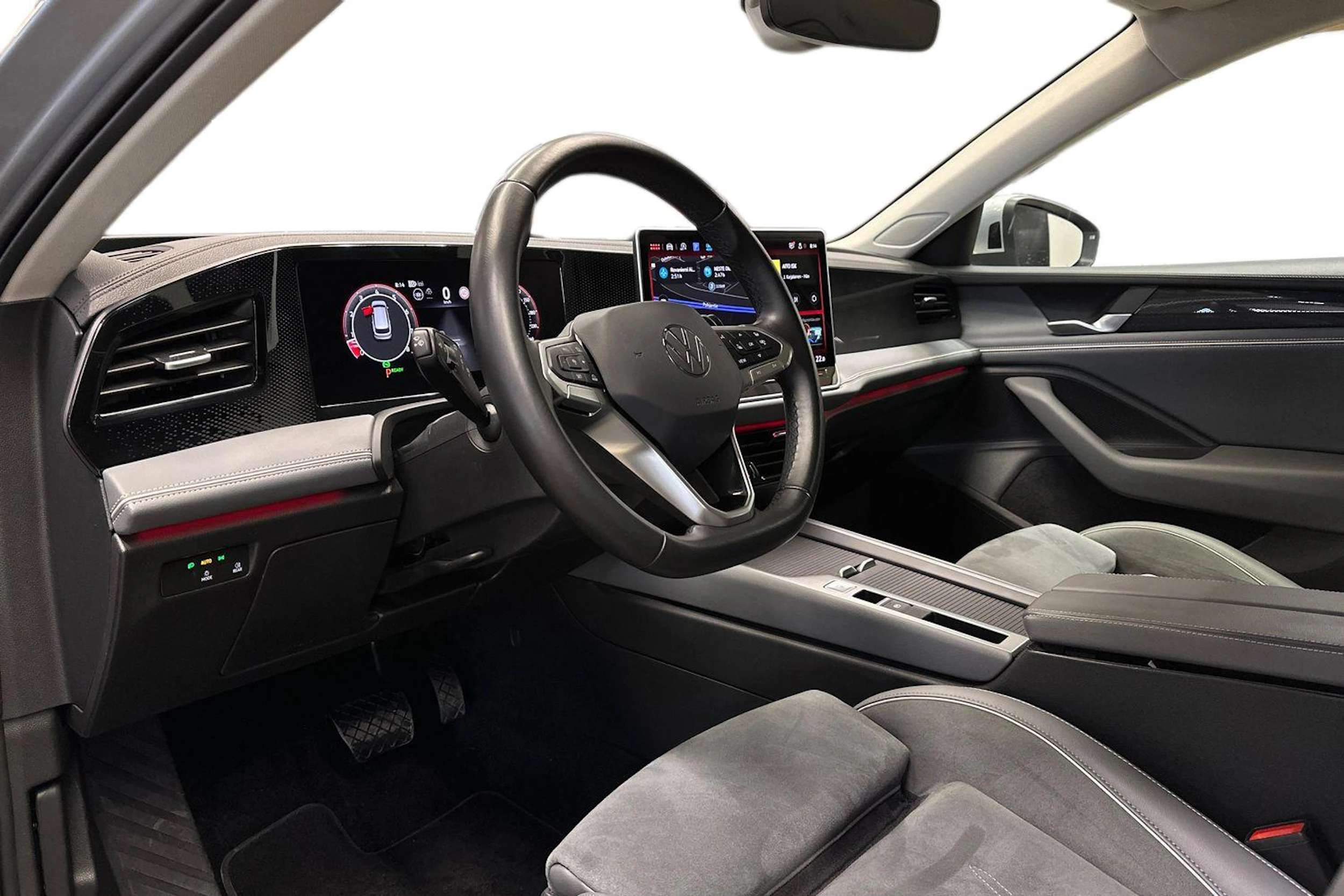 harmaa Volkswagen Passat 2024 kuva 6.