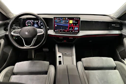 harmaa Volkswagen Passat 2024 kuva 7.
