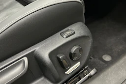 harmaa Volkswagen Passat 2024 kuva 11.