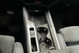 harmaa Volkswagen Passat 2024 kuva 21.