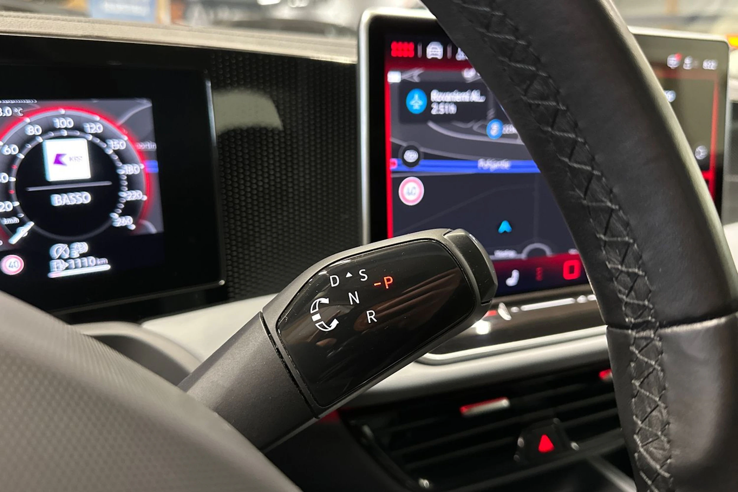 harmaa Volkswagen Passat 2024 kuva 24.