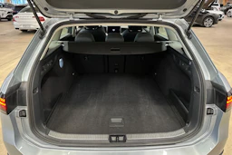 harmaa Volkswagen Passat 2024 kuva 29.