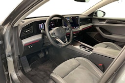 harmaa Volkswagen Passat 2024 kuva 7.