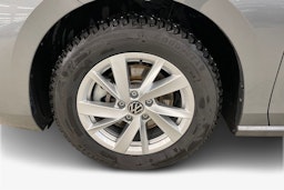 harmaa Volkswagen Passat 2024 kuva 11.