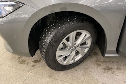 harmaa Volkswagen Passat 2024 kuva 13.