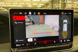 harmaa Volkswagen Passat 2024 kuva 18.