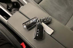 harmaa Volkswagen Passat 2024 kuva 20.