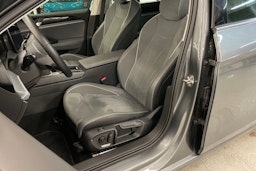 harmaa Volkswagen Passat 2024 kuva 21.