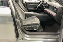 harmaa Volkswagen Passat 2024 kuva 23.