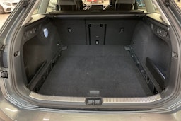 harmaa Volkswagen Passat 2024 kuva 24.