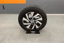 harmaa Volkswagen Passat 2024 kuva 25.