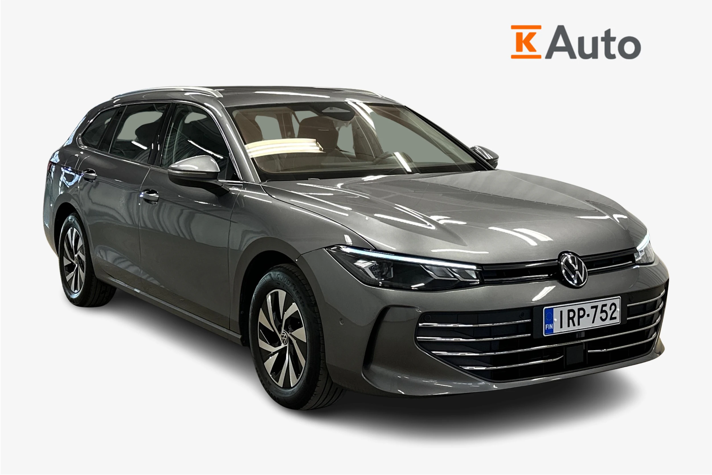 harmaa Volkswagen Passat 2024 kuva 1.