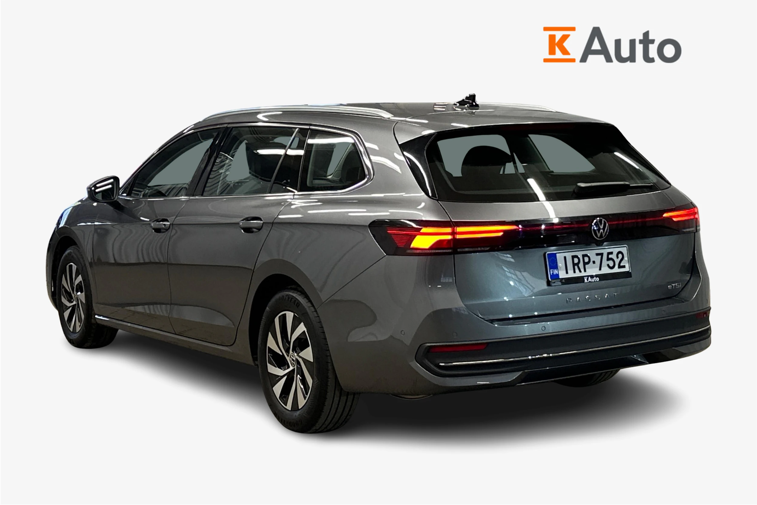 harmaa Volkswagen Passat 2024 kuva 2.