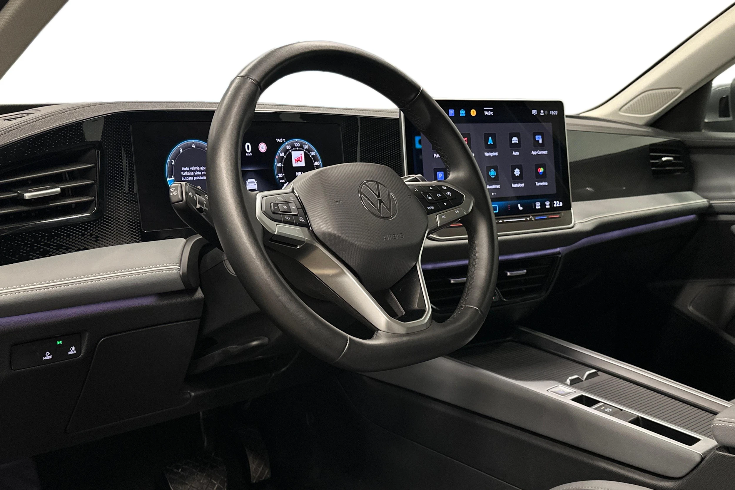 harmaa Volkswagen Passat 2024 kuva 3.