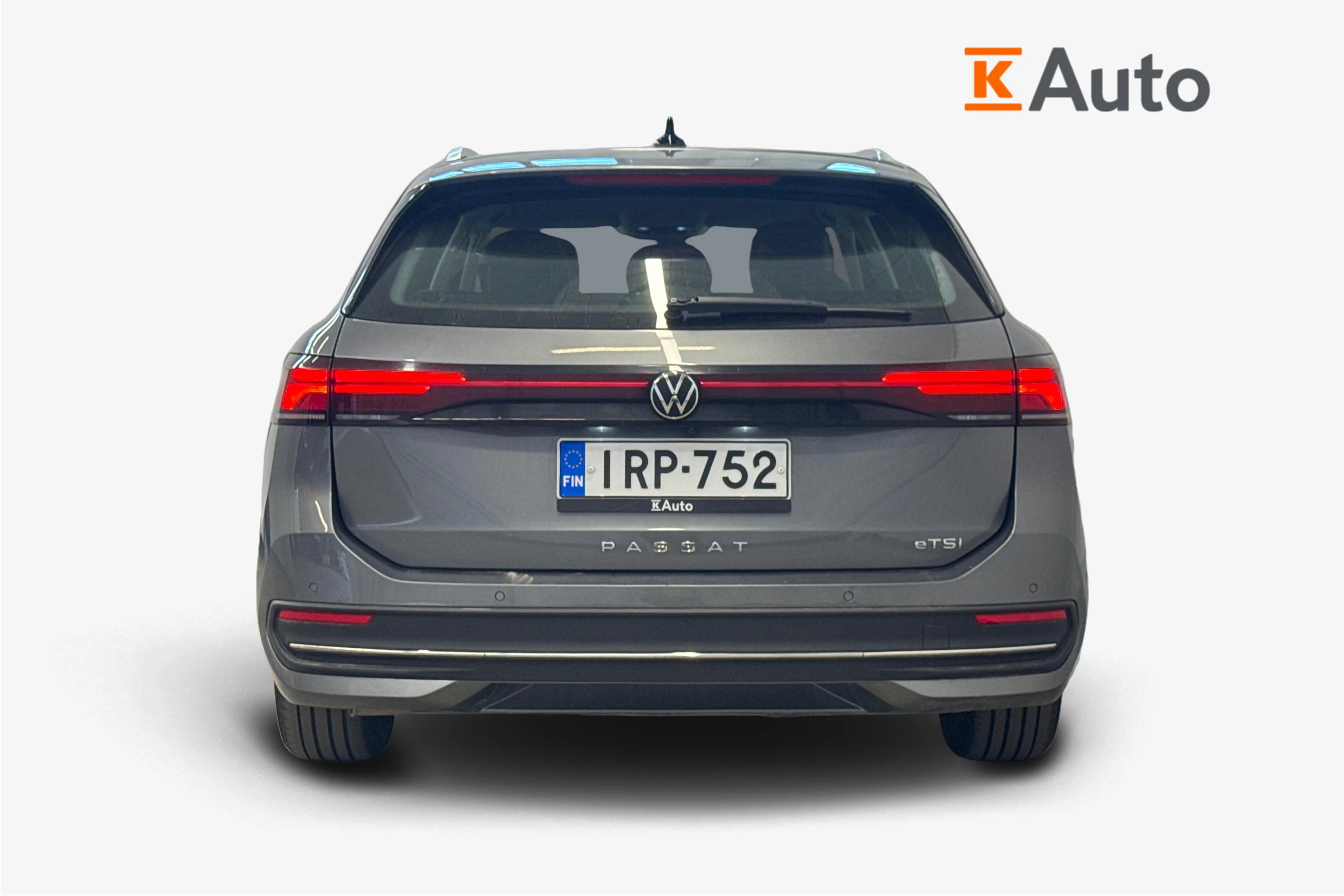 harmaa Volkswagen Passat 2024 kuva 4.