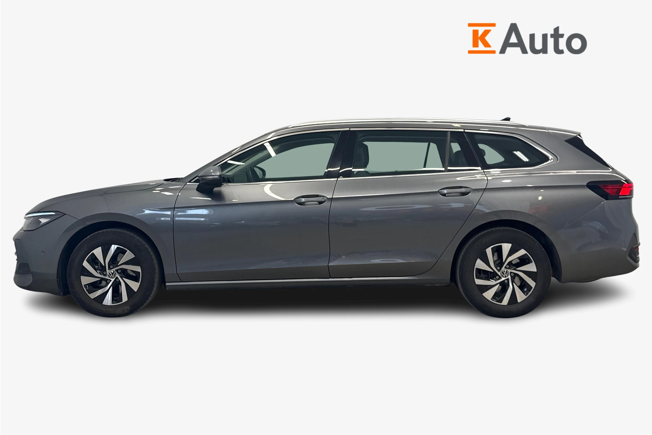 harmaa Volkswagen Passat 2024 kuva 7.