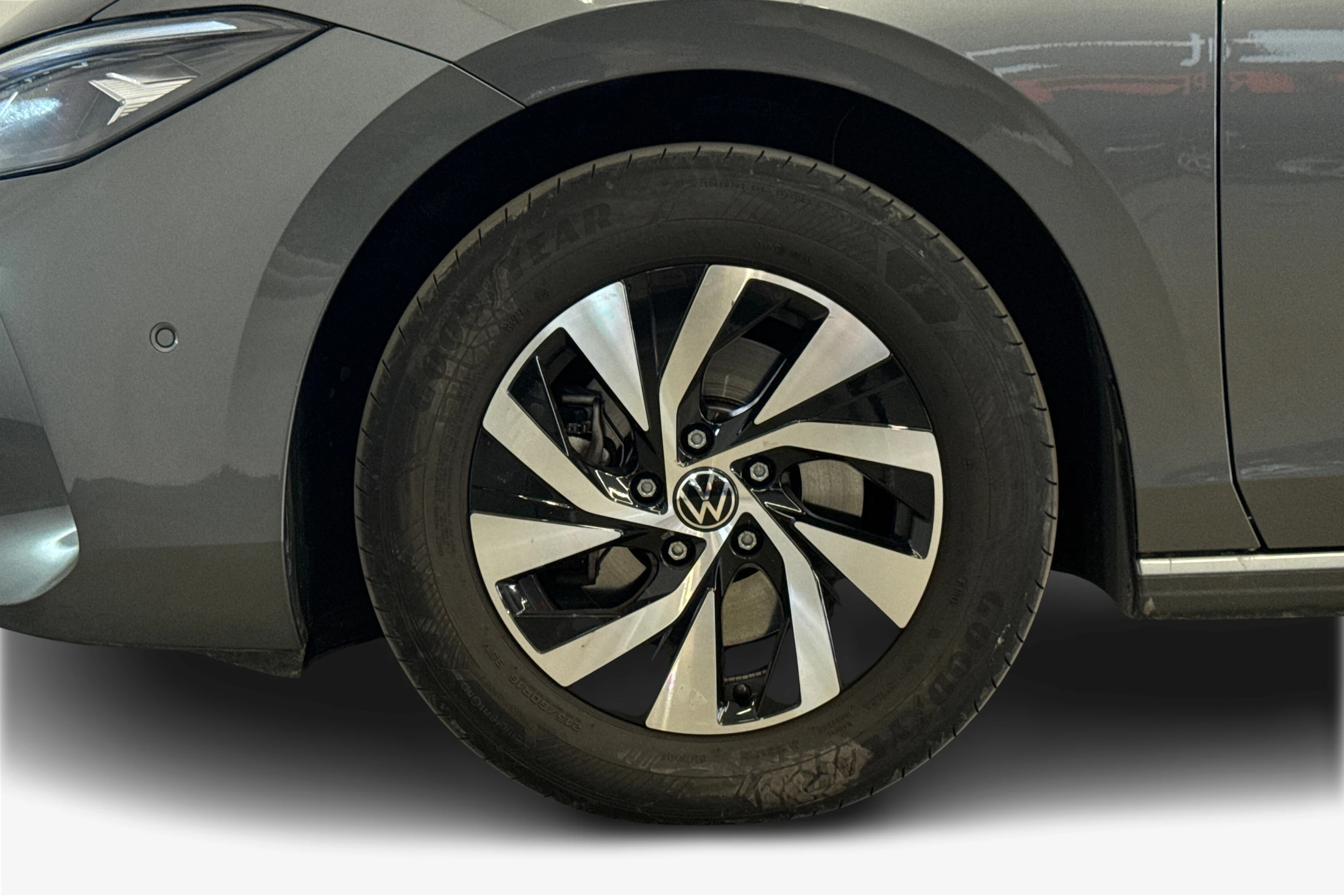 harmaa Volkswagen Passat 2024 kuva 12.