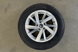 harmaa Volkswagen Passat 2024 kuva 13.