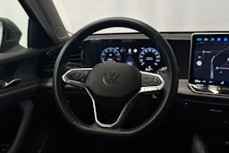 harmaa Volkswagen Passat 2024 kuva 15.