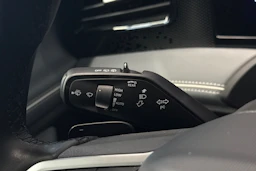 harmaa Volkswagen Passat 2024 kuva 17.