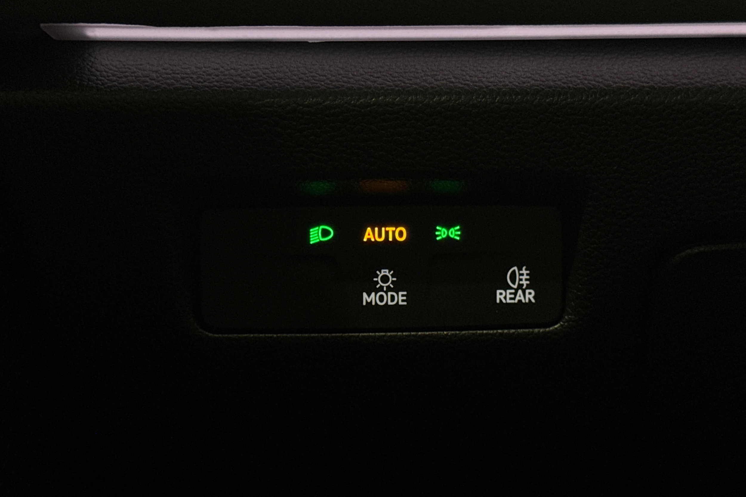 harmaa Volkswagen Passat 2024 kuva 20.