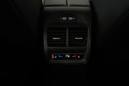 harmaa Volkswagen Passat 2024 kuva 23.
