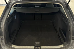 harmaa Volkswagen Passat 2024 kuva 26.