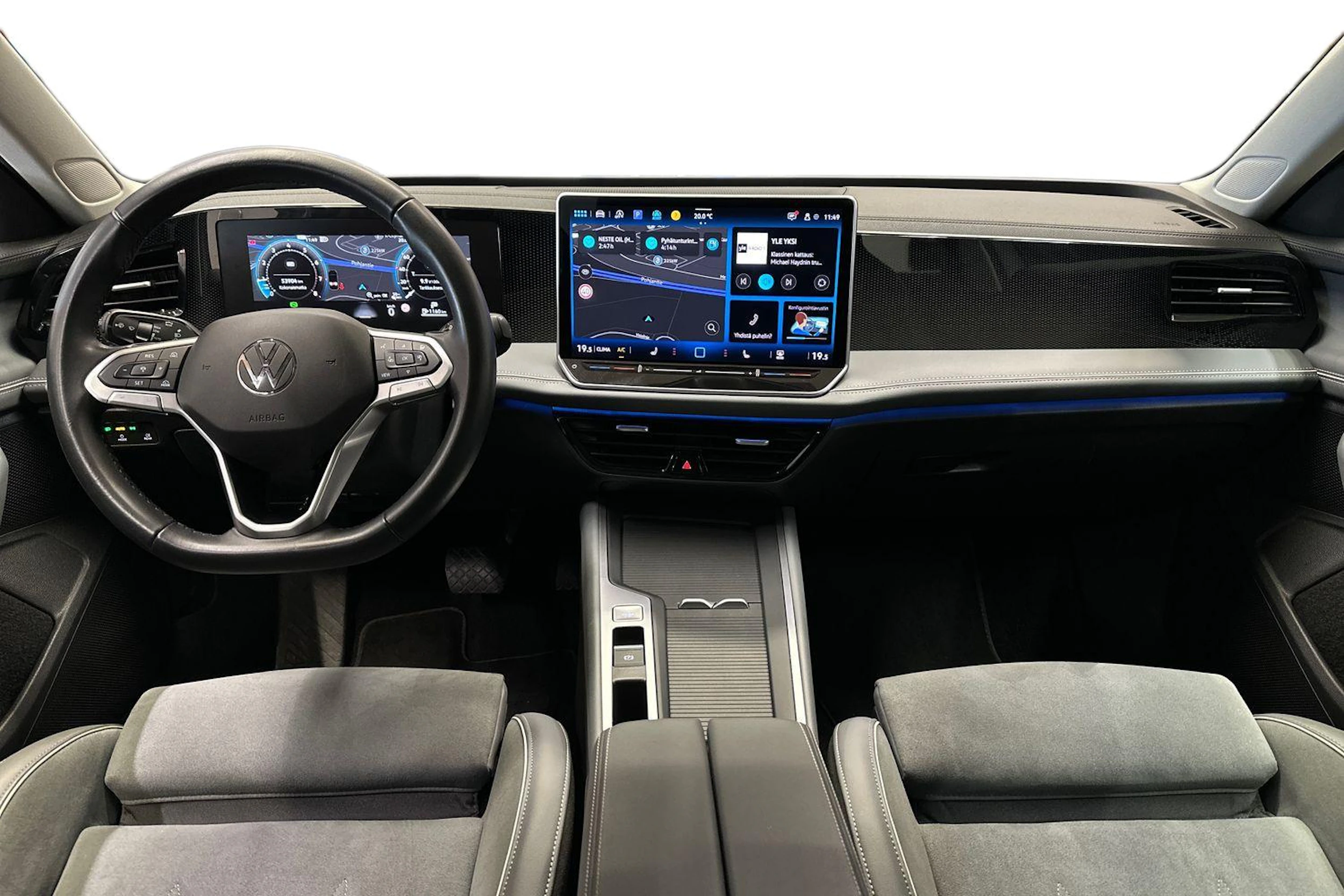 harmaa Volkswagen Passat 2024 kuva 7.