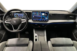 harmaa Volkswagen Passat 2024 kuva 7.